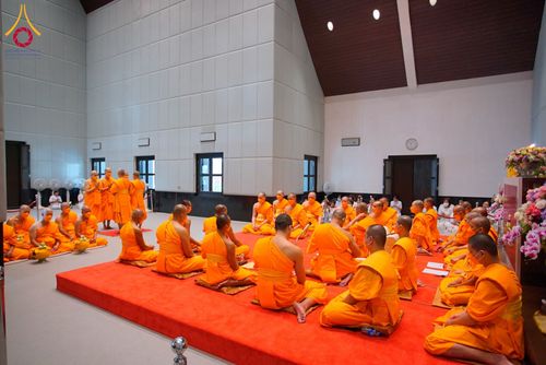 ภาพ No.62165:พิธีอุปสมบทในโครงการอุปสมบทหมู่ บูชาธรรมหลวงพ่อธัมมชโย พ.ศ.2567 ณ อุโบสถ วัดพระธรรมกาย จ.ปทุมธานี วันที่ 13-15 เมษายน พ.ศ. 2567
