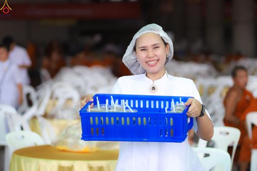 ภาพ No.325927:วันที่ 22 เมษายน พ.ศ.2569(วันคุ้มครองโลก) งานถวายมหาสังฆทาน 40,000 กว่าวัดทั่วประเทศ เจ้าหน้าที่ สาธุชน ร่วมใจจัดเตรียมภัตตาหารเพล (ชุด 2)