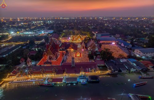 ภาพ No.297150:วันที่ 17 มกราคม พ.ศ. 2569 พิธีจุดประทีปถวายเป็นพุทธบูชา และบูชาธรรมมหาปูชนียาจารย์ (ภาพชุดที่ 2) ณ วัดโบสถ์บน ต.บางคูเวียง จ.นนทบุรี อนุสรณ์สถานลำดับที่ 4 สถานที่เกิดด้วยกายธรรม ในโครงการธรรมยาตรา กตัญญูบูชา มหาปูชนียาจารย์ พระมงคลเทพมุนี(สด จนฺทสโร) พร