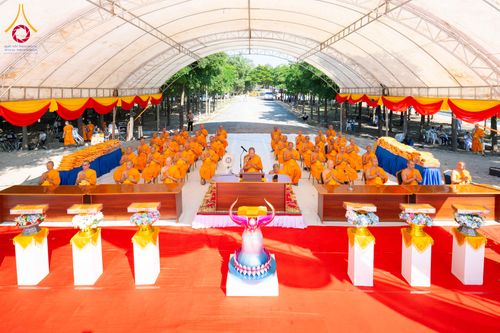 ภาพ No.285747:วันพุธที่ 10 ธันวาคม พ.ศ.2568  พิธีตอกเสาเข็มมงคลต้นสุดท้าย รองรับองค์พระเจดีย์เพื่อสร้างสันติภาพโลก ณ ศูนย์ปฏิบัติธรรมและศูนย์อบรมเยาวชน ชัยนาท