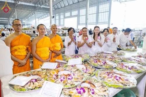 ภาพ No.306859:วันที่ 31 มกราคม พ.ศ. 2569 พิธีถวายภัตตาหารเป็นสังฆทาน แด่พระธรรมยาตรา ณ วัดพระธรรมกาย  จังหวัดปทุมธานี ในโครงการธรรมยาตรา กตัญญูบูชา มหาปูชนียาจารย์ พระมงคลเทพมุนี(สด จนฺทสโร) พระผู้ปราบมาร อนุสรณ์สถาน 7 แห่ง ปีที่ 14