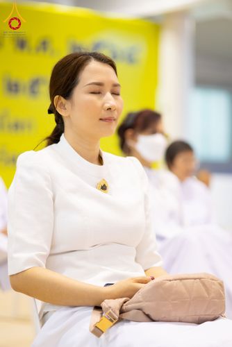 ภาพ No.284922:วันอาทิตย์ที่ 14 ธันวาคม พ.ศ.2568  พิธีปฏิบัติธรรม พิธีถวายภัตตาหารเป็นสังฆทาน พิธีมอบต้นสมบัติจักรพรรดิ ถวายแด่เจ้าอาวาสและประธานสงฆ์ 236 ศูนย์ส่งเสริมศีลธรรมทั่วโลก ณ สภาธรรมกายสากล วัดพระธรรมกาย