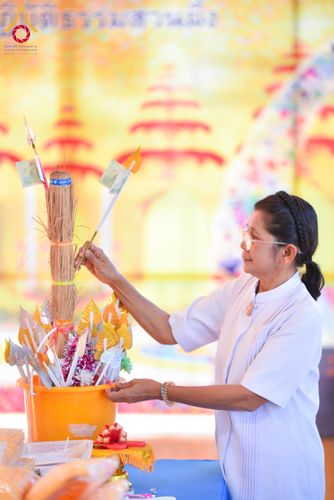 ภาพ No.313006:วันเสาร์ที่ 28 กุมภาพันธ์  พ.ศ. 2569 พิธีทอดผ้าป่าสามัคคีเพื่อสร้างอาคารที่พักสามเณร ณ ศูนย์ปฏิบัติธรรมสวนผึ้ง จ.ราชบุรี