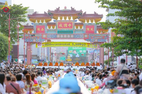 ภาพ No.313944:วันอาทิตย์ที่ 14 มีนาคม พ.ศ. 2569 ทำบุญเมืองหาดใหญ่ตักบาตรพระ 1,109 รูป เติมบุญใหญ่ หลังวิกฤตมหาอุทกภัย ณ ซุ้มประตูไชน่าทาวน์ ถนนศุภสารรังสรรค์ อ.หาดใหญ่ จ.สงขลา