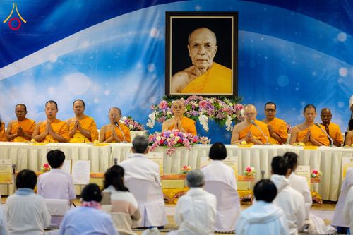 ภาพ No.293475:วันที่ 13 มกราคม พ.ศ. 2569 พิธีถวายภัตตาหารเป็นสังฆทาน แด่พระธรรมยาตรา ณ อนุสรณ์สถานมหาวิหารพระมงคลเทพมุนี (โลตัสแลนด์) อ.สองพี่น้อง จ.สุพรรณบุรี ในโครงการธรรมยาตรา กตัญญูบูชา มหาปูชนียาจารย์ พระมงคลเทพมุนี(สด จนฺทสโร) พระผู้ปราบมาร อนุสรณ์สถาน 7 แห่ง ปี