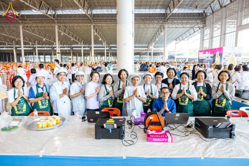 ภาพ No.279149:วันที่ 2 มกราคม พ.ศ.2569 พิธีถวายภัตตาหารเป็นสังฆทาน แด่พระธรรมยาตรา ณ วัดพระธรรมกาย ปทุมธานี ในโครงการธรรมยาตรา กตัญญูบูชา มหาปูชนียาจารย์ พระมงคลเทพมุนี(สด จนฺทสโร) พระผู้ปราบมาร อนุสรณ์สถาน 7 แห่ง ปีที่ 14