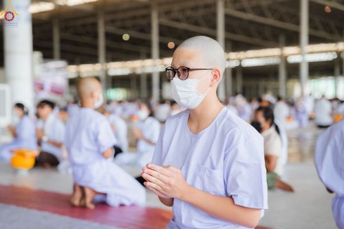 ภาพ No.79350:พิธีขอขมา มอบบาตรและผ้าไตร ในโครงการบรรพชาสามเณรฟื้นฟูพระพุทธศาสนาทั่วไทย โครงการอบรมยุวธรรมทายาท มัชฌิมธรรมทายาท และธรรมทายาทรุ่นอุดมศึกษา ณ สภาธรรมกายสากล วัดพระธรรมกาย วันเสาร์ที่ 1 เมษายน พ.ศ. 2566