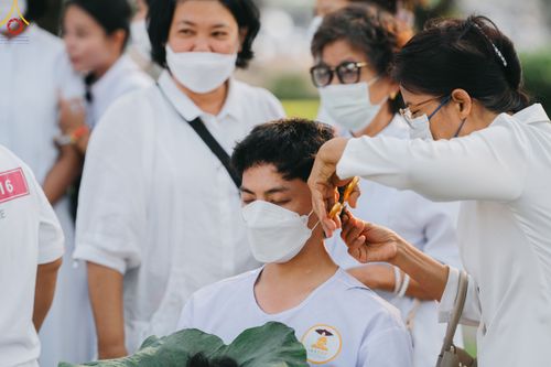 ภาพ No.80075:พิธีตัดปอยผมและปลงผมนาคธรรมทายาท โครงการอุปสมบทหมู่ธรรมทายาท พุทธศาสตร์สากลรุ่นที่ 7 (ภาคฤดูร้อน) วันอาทิตย์ที่ 9 เมษายน พ.ศ.2566