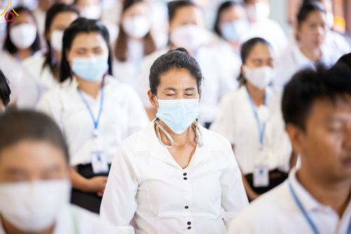 ภาพ No.83178:พิธีถวายสังฆทาน 323 วัด 4 จังหวัดชายแดนภาคใต้ ปีที่ 19 ครั้งที่ 163 พิธีมอบกองทุนหนุนแรงใจช่วยครูใต้ ปีที่ 16 ครั้งที่ 128  และพิธีทำบุญอุทิศส่วนกุศลให้ผู้วายชนม์ ในวันเสาร์ที่ 8 กรกฎาคม พ.ศ. 2566 ณ หอประชุม อาคารพระสุทธิสมณวัตรานุสรณ์   วัดมุจลินทวาปีวิ