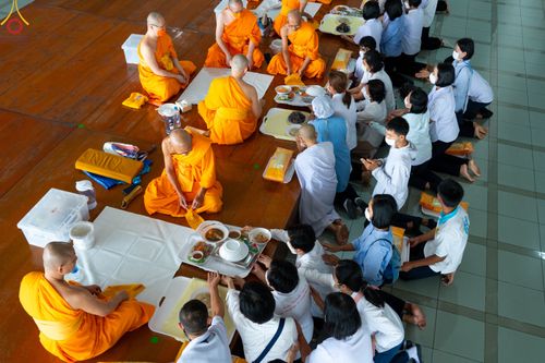 ภาพ No.84032:พิธีบุพเปตพลี ครั้งที่ 137 ร่วมอุทิศบุญกุศลแด่หมู่ญาติที่ล่วงลับไปแล้ว และสืบทอดอายุพระพุทธศาสนา ในวันจันทร์ที่ 17 กรกฎาคม พ.ศ. 2566 ณ หอฉันคุณยายอาจารย์ฯ วัดพระธรรมกาย