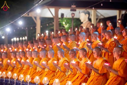 ภาพ No.297445:วันที่ 16 มกราคม พ.ศ. 2569 พิธีลอยประทีปธรรมถวายเป็นพุทธบูชา และบูชาธรรมมหาปูชนียาจารย์  ณ วัดโบสถ์บน ต.บางคูเวียง จ.นนทบุรี อนุสรณ์สถานลำดับที่ 4 สถานที่เกิดด้วยกายธรรม ในโครงการธรรมยาตรา กตัญญูบูชา มหาปูชนียาจารย์ พระมงคลเทพมุนี(สด จนฺทสโร) พระผู้ปราบม