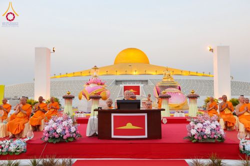 ภาพ No.307103:วันที่ 31 มกราคม พ.ศ. 2569  พิธีจุดประทีปธรรมถวายเป็นพุทธบูชา  และบูชาธรรมมหาปูชนียาจารย์ (ภาพชุดที่ 1) ณ วัดพระธรรมกาย ปทุมธานี ในโครงการธรรมยาตรา กตัญญูบูชา มหาปูชนียาจารย์ พระมงคลเทพมุนี(สด จนฺทสโร) พระผู้ปราบมาร อนุสรณ์สถาน 7 แห่ง ปีที่ 14