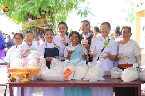 ภาพ No.278601:วันอาทิตย์ที่ 14 ธันวาคม พ.ศ.2568  พิธีเวียนประทักษิณ พิธีวันทาสีมาพระประธาน โครงการบวชบูชาธรรมมหาปูชนียาจารย์ ของศูนย์ปฏิบัติธรรมบุรีรัมย์ ณ วัดกลาง พระอารามหลวง จังหวัดบุรีรัมย์