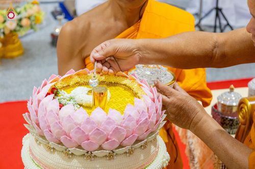 ภาพ No.336250:วันจันทร์ที่ 22 มิถุนายน พ.ศ.2569 พิธีอัญเชิญพระธรรมกาย และบรรจุพระบรมสารีริกธาตุ  ภายในเกศดอกบัวตูม องค์พระประธาน ณ อาคารสมปรารถนา วัดกลางธนรินทร์ ต.บ้านแป้ง อ.พรหมบุรี จ.สิงห์บุรี