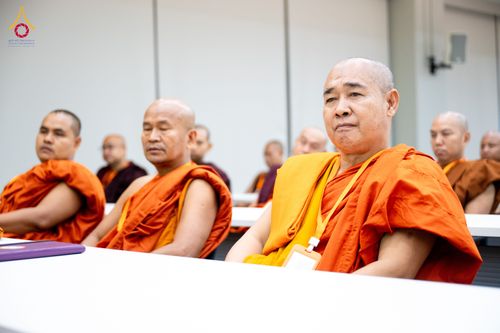 ภาพ No.325571:วันที่ 24 เมษายน พ.ศ.2569 หลวงพ่อทัตตชีโว รองเจ้าอาวาสวัดพระธรรมกาย ถวายการต้อนรับและปฏิสันถารคณะสงฆ์เมียนมาร์