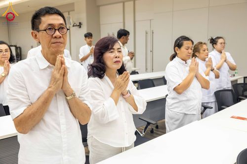 ภาพ No.324872:วันพฤหัสบดีที่ 23 เมษายน พ.ศ.2569  หลวงพ่อทัตตชีโว รองเจ้าอาวาสวัดพระธรรมกาย ถวายการต้อนรับและปฏิสันถารคณะชาวอินโดนีเซีย