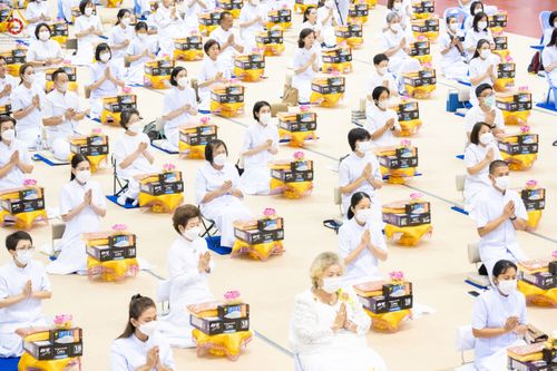 ภาพ No.84447:พิธีถวายผ้าอาบน้ำฝนและประทีปโคมไฟ ในวันอาสาฬหบูชา ณ ห้องแก้วสารพัดนึก 1 วัดพระธรรมกาย วันอังคารที่ 1 สิงหาคม พ.ศ. 2566