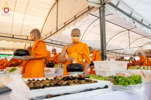 ภาพ No.297988:วันที่ 19 มกราคม พ.ศ. 2569 พิธีถวายภัตตาหารเป็นสังฆทาน แด่พระธรรมยาตรา ณ อนุสรณ์สถานบางปลา วัดบางปลา อำเภอบางเลน จังหวัดนครปฐม ในโครงการธรรมยาตรา กตัญญูบูชา มหาปูชนียาจารย์ พระมงคลเทพมุนี(สด จนฺทสโร) พระผู้ปราบมาร อนุสรณ์สถาน 7 แห่ง ปีที่ 14