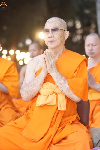 ภาพ No.289224:วันที่ 7 มกราคม พ.ศ. 2569 พิธีตักบาตรพระธรรมยาตรา ณ อนุสรณ์สถานลำดับที่ 1 สถานที่เกิดด้วยรูปกายเนื้อ อนุสรณ์สถานมหาวิหารพระมงคลเทพมุนี (โลตัสแลนด์) อ.สองพี่น้อง จ.สุพรรณบุรี ในโครงการธรรมยาตรา กตัญญูบูชา มหาปูชนียาจารย์ พระมงคลเทพมุนี(สด จนฺทสโร) พระผู้ป