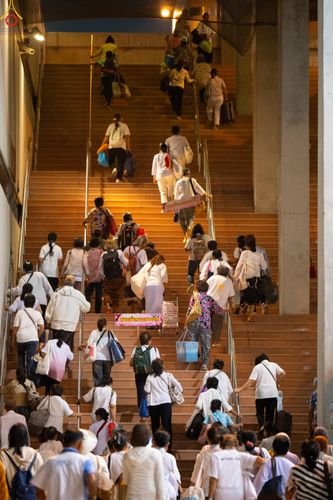 ภาพ No.323862:วันที่ 22 เมษายน พ.ศ.2569 (วันคุ้มครองโลก) งานถวายมหาสังฆทาน 40,000 กว่าวัดทั่วประเทศ บรรยากาศพระสังฆาธิการและสาธุชน  เดินทางเข้าวัดพระธรรมกาย และพักค้าง ตั้งแต่ ตอนเย็นวันที่ 21  ถึงเช้าวันที่ 22
