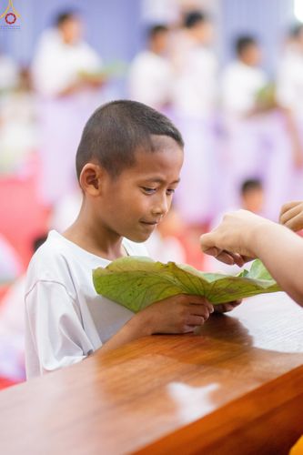 ภาพ No.320074:วันเสาร์ที่ 4 เมษายน 2569 พิธีตัดปอยผม ขอขมาผู้ปกครอง  มอบบาตร-ผ้าไตร และพิธีบรรพชาสามเณร 87 รูป  ณ ศูนย์ปฏิบัติธรรมระยอง(บ้านช่องลม)  ต.บางบุตร อ.บ้านค่าย จ.ระยอง