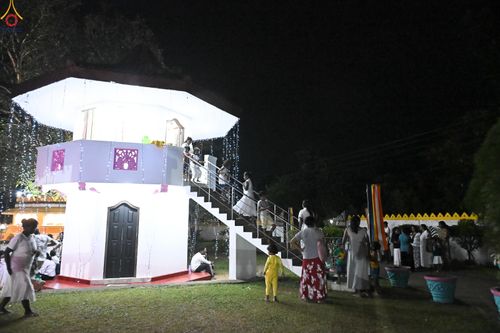 ภาพ No.278897:วันที่ 1 พฤศจิกายน  2568 กฐินสมทบวัดต่างประเทศ โดยคณะศิษยานุศิษย์ บูชาธรรม 81 ปี หลวงพ่อธัมมชโย กฐินช้างศรีลังกา  ณ วัดสุวรรณวิหาร เขตอาวิซาเวรี ประเทศศรีลังกา