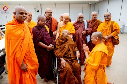ภาพ No.222391:วันที่ 21 เมษายน พ.ศ. 2568 หลวงพ่อทัตตชีโวต้อนรับคณะสงฆ์ WAB ณ อาคาร 100 ปี คุณยายมหารัตนอุบาสิกาจันทร์ ขนนกยูง วัดพระธรรมกาย