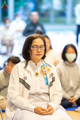 ภาพ No.193733:สาธุชนถวายภัตตาหารเป็นสังฆทาน แด่พระธรรมยาตรา ณ อนุสรณ์สถานมหาวิหารพระมงคลเทพมุนี (โลตัสแลนด์) อ.สองพี่น้อง จ.สุพรรณบุรี ในโครงการธรรมยาตรา กตัญญูบูชา มหาปูชนียาจารย์ พระมงคลเทพมุนี(สด จนฺทสโร) พระผู้ปราบมาร ปีที่ 13 วันที่ 12 มกราคม พ.ศ.2568