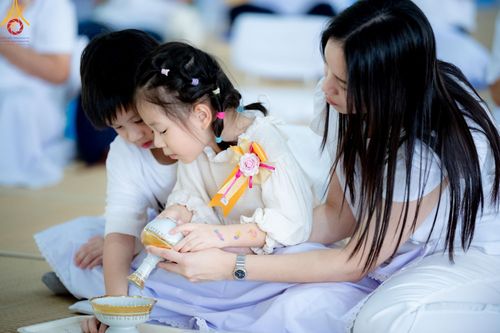 ภาพ No.174659:พิธีถวายภัตตาหารเมนูสวรรค์ เพื่อการบรรลุธรรม ณ หอฉันคุณยายอาจารย์ฯ วัดพระธรรมกาย วันที่ 23 พฤศจิกายน พ.ศ. 2567