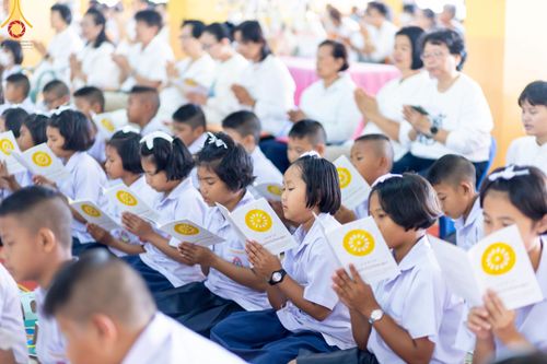 ภาพ No.192146:พิธีทอดผ้าป่าทำนุบำรุงศาสนสถาน ณ วัดนราภิรมย์ ตำบลนราภิรมย์ อำเภอบางเลน จังหวัดนครปฐม ในโครงการธรรมยาตรา กตัญญูบูชา มหาปูชนียาจารย์ พระมงคลเทพมุนี(สด จนฺทสโร) พระผู้ปราบมาร อนุสรณ์สถาน 7 แห่ง ปีที่ 13 วันที่ 9 มกราคม พ.ศ. 2568
