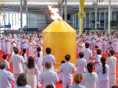 ภาพ No.247076:วันที่ 21 กันยายน พ.ศ. 2568 งานบุญวันอาทิตย์ พิธีจุดเทียนใจ ไฟนิรันด์ อนันตชัย ณ วัดพระธรรมกาย จ.ปทุมธานี