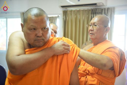 ภาพ No.278111:วันเสาร์ที่ 6 ธันวาคม พ.ศ. 2568 พิธีเวียนประทักษิณ ขอขมามอบผ้าไตร บรรพชาอุปสมบทหมู่ธรรมทายาท จำนวน 53 รูป โครงการอุปสมบทหมู่ รุ่นบูชาธรรมมหาปูชนียาจารย์ ประจำปี 2568 จังหวัดสระบุรี