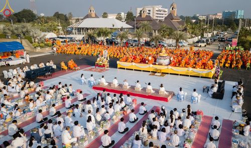 ภาพ No.180434:พิธีตักบาตรพระ ๑,๐๐๐ รูป ฉลองเมืองลำปาง ๑,๓๔๔ ปี วันเสาร์ที่ ๗ ธันวาคม พ.ศ. ๒๕๖๗ ณ ลานพระบรมราชานุสาวรีย์ พระนเรศวรมหาราช อ.เกาะคา จ.ลำปาง