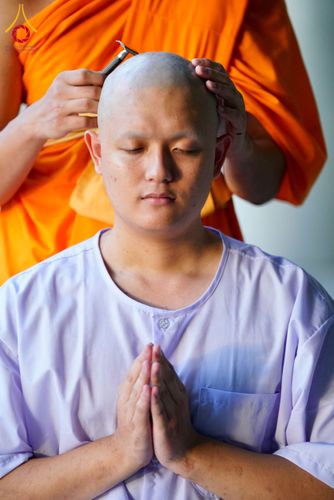 ภาพ No.143959:พิธีตัดปอยผมและปลงผมธรรมทายาท รุ่นเข้าพรรษา ณ มหาวิหารคด คอร์ 16 วัดพระธรรมกาย วันอาทิตย์ที่ 7 กรกฎาคม พ.ศ. 2567