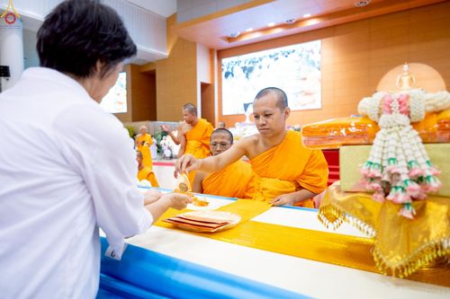 ภาพ No.228079:วันอาทิตย์ที่ 1 มิถุนายน พ.ศ. 2568 พิธีมุทิตาพระอุปสมบทอุทิศชีวิต ณ ห้องแก้วสารพัดนึก 1 วัดพระธรรมกาย