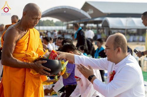 ภาพ No.230170:วันเสาร์ที่ 28 มิถุนายน พ.ศ. 2568 พิธีถวายสังฆทาน 323 วัด 4 จังหวัดชายแดนใต้ ปีที่ 21 ครั้งที่ 178 พิธีมอบกองทุนหนุนแรงใจช่วยครูใต้ ปีที่ 18 ครั้งที่ 142 ณ ศูนย์อบรมเยาวชนจังหวัดปัตตานี