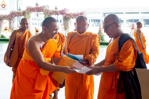 ภาพ No.235949:วันที่ 3 สิงหาคม พ.ศ. 2568 ภาพบรรยากาศ การต้อนรับปฎิสันถาร ของคณะสงฆ์ ในวันสมาธิโลก พิธีถวายมหาสังฆทาน 2,000 กว่าวัด ณ วัดพระธรรมกาย