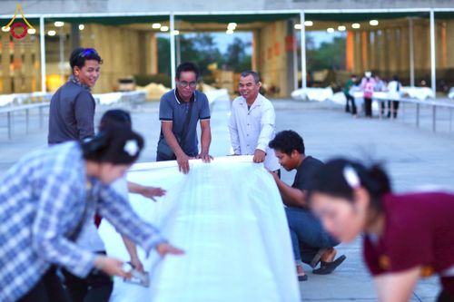 ภาพ No.217639:วันที่ 2-14 เมษายน พ.ศ. 2568 เจ้าหน้าที่เตรียมงานวันคุ้มครองโลก ชุดที่ 1 วัดพระธรรมกาย จ.ปทุมธานี