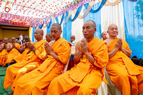 ภาพ No.212915:วันที่ 14 - 15 มีนาคม พ.ศ. 2568 คณะสงฆ์และสามเณรเดินธรรมยาตรา ในโครงการบวชสามเณรเนปาล 500 รูป ไปยังสถานที่รอบมายาเทวีและลุมพินีเกรด ณ ลุมพินี ประเทศเนปาล