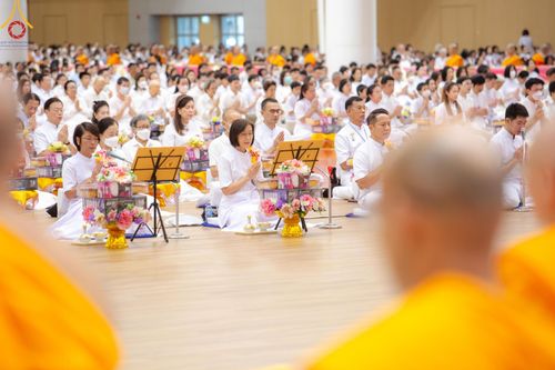 ภาพ No.145251:พิธีถวายผ้าอาบน้ำฝนและประทีปโคมไฟ ณ สภาธรรมกายสากล วัดพระธรรมกาย วันเสาร์ที่ 20 กรกฎาคม พ.ศ. 2567