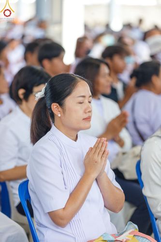 ภาพ No.190327:พิธีเจริญพระพุทธมนต์ ปฏิบัติธรรม มอบทุนการศึกษา ถวายสังฆทาน 141 วัด เพื่อถวายเป็นพุทธบูชา และขับเคลื่อนโครงการหมู่บ้านรักษาศีล 5 โดยคณะสงฆ์จังหวัดสุพรรณบุรี คณะศิษยานุศิษย์วัดพระธรรมกาย โครงการธรรมยาตรา ปีที่ 13 ณ ศูนย์ปฏิบัติธรรมพระมงคลเทพมุนี