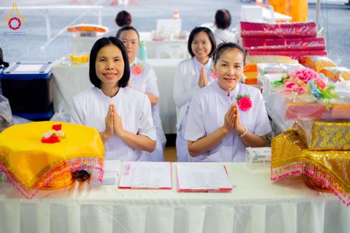 ภาพ No.191789:พิธีถวายภัตตาหารเป็นสังฆทาน แด่พระธรรมยาตรา ณ อนุสรณ์สถานคลองบางนางแท่น อ.สามพราน จ.นครปฐม ในโครงการธรรมยาตรา กตัญญูบูชา มหาปูชนียาจารย์ พระมงคลเทพมุนี(สด จนฺทสโร) พระผู้ปราบมาร อนุสรณ์สถาน 7 แห่ง ปีที่ 13 วันที่ 9 มกราคม พ.ศ. 2568