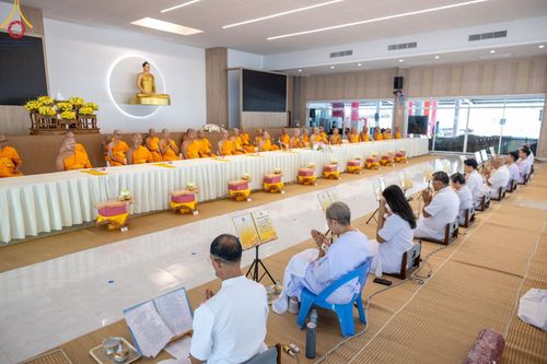 ภาพ No.127780:พิธีถวายภัตตาหารเป็นสังฆทาน แด่คณะพระธรรมยาตราฯ ในโครงการธรรมยาตราอัญเชิญพระบรมสารีริกธาตุ ประดิษฐาน ณ มหารัตนเจดีย์สิริปทุมสวรรค์ อ.บางกล่ำ จ.สงขลา วันที่ 8 มีนาคม พ.ศ. 2567