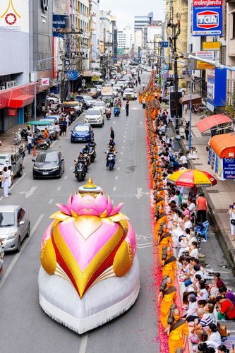 ภาพ No.128500:พิธีอัญเชิญพระบรมสารีริกธาตุ " ใจกลางเมืองนครหาดใหญ่ " เพื่อประดิษฐาน ณ มหารัตนเจดีย์สิริปทุมสวรรค์ (เจดีย์อริยพุทธะ 5 พระองค์) ศูนย์ปฏิบัติธรรมภาคใต้ อ.บางกล่ำ จ.สงขลา  วันที่ 9 มีนาคม พ.ศ. 2567 (ชุดที่ 2)