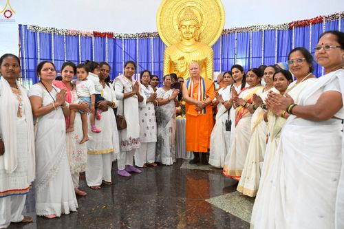 ภาพ No.263314:วันที่ 14 ตุลาคม พ.ศ. 2568 กฐินวัดถ้ำพุทธตรีรัศมี เมืองนาสิก รัฐมหาราษฎร์ ประเทศอินเดีย 