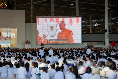 ภาพ No.151014:พิธีตักบาตร ในวันอาทิตย์ต้นเดือน วันที่ 1 กันยายน พ.ศ. 2567 ณ สภาธรรมกายสากล วัดพระธรรมกาย