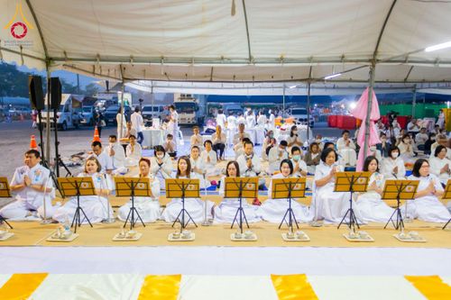 ภาพ No.200215:พิธีถวายภัตตาหารเป็นสังฆทาน แด่พระธรรมยาตรา ณ อนุสรณ์สถานบางปลา วัดบางปลา อำเภอบางเลน จังหวัดนครปฐม ในโครงการธรรมยาตรา กตัญญูบูชา มหาปูชนียาจารย์ พระมงคลเทพมุนี(สด จนฺทสโร) พระผู้ปราบมาร อนุสรณ์สถาน 7 แห่ง ปีที่ 13 วันที่ 23 มกราคม พ.ศ. 2568