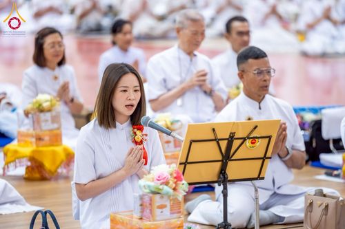 ภาพ No.239583:วันอาทิตย์ที่ 17 สิงหาคม พ.ศ. 2568 พิธีถวายคิลานเภสัช และอุปกรณ์ทางการแพทย์ แด่คณะสงฆ์ เนื่องในวันธรรมชัย ณ ห้องแก้วสารพัดนึก 2 สภาธรรมกายสากล วัดพระธรรมกาย