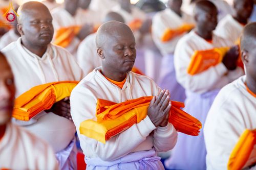 ภาพ No.231663:โครงการบรรพชาอุปสมบทหมู่ครั้งที่ 2 ณ วัดพระธรรมกายโจฮันเนสเบิร์ก ประเทศแอฟริกาใต้ วันอาทิตย์ 29 มิถุนายน พ.ศ. 2568