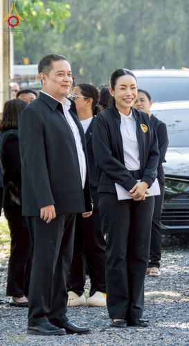 ภาพ No.271936:วันที่ 22 พฤศจิกายน พ.ศ. 2568 ผู้ว่าฯ ปทุมธานี ลงพื้นที่เยี่ยม “อำเภอคลองหลวง” พร้อมชมการเตรียมความพร้อมเทศกาลสวนดอกไม้ปทุมธานี “ทุ่งสวรรค์ ตะวันฉาย” ณ วัดพระธรรมกาย